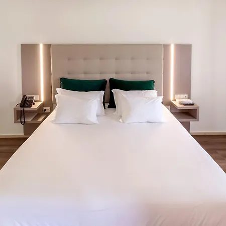 Oporto Airport & Business Hotel 4*