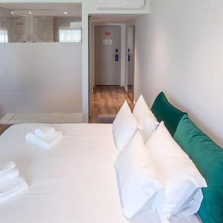 Oporto Airport & Business