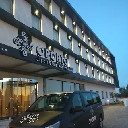 Oporto Airport & Business