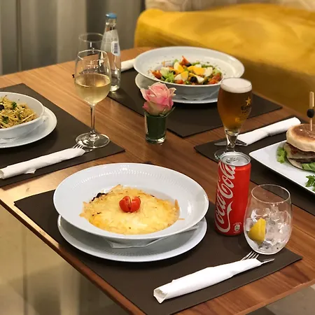 Oporto Airport & Business מלון
