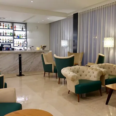 Oporto Airport & Business