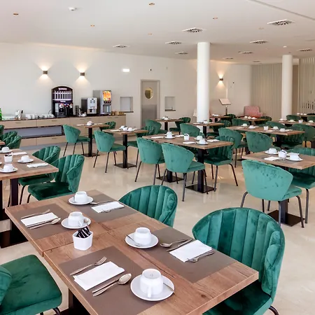 Oporto Airport & Business