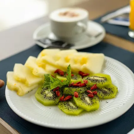 Oporto Airport & Business מלון
