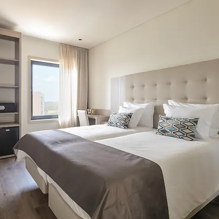 Oporto Airport & Business 4* Maía