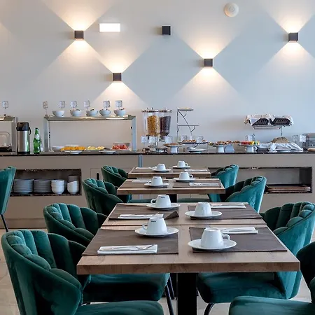 Oporto Airport & Business Hotel 4*
