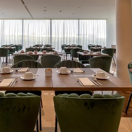 Hotel Oporto Airport & Business Maía