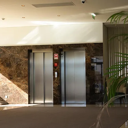 فندق Oporto Airport & Business 4*