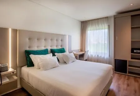 Hotel Oporto Airport & Business 4*