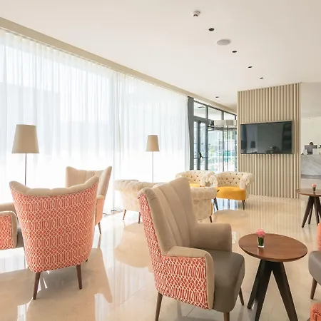 Oporto Airport & Business 4* Maía