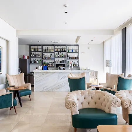 Oporto Airport & Business