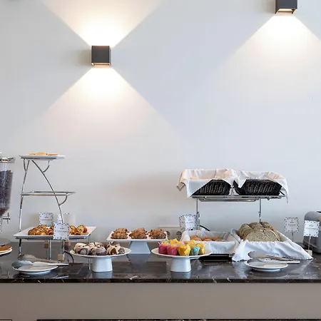 Oporto Airport & Business