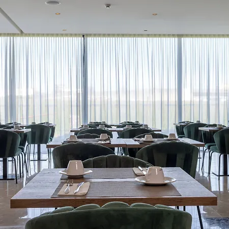 Oporto Airport & Business