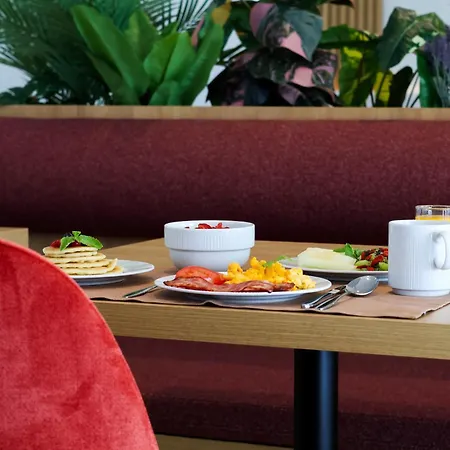 Oporto Airport & Business