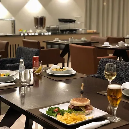Oporto Airport & Business 4*