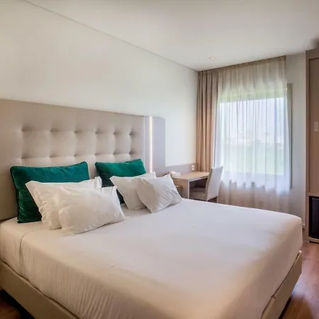 Oporto Airport & Business Hotel 4*