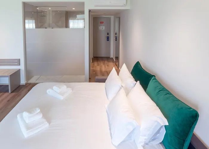 Oporto Airport & Business