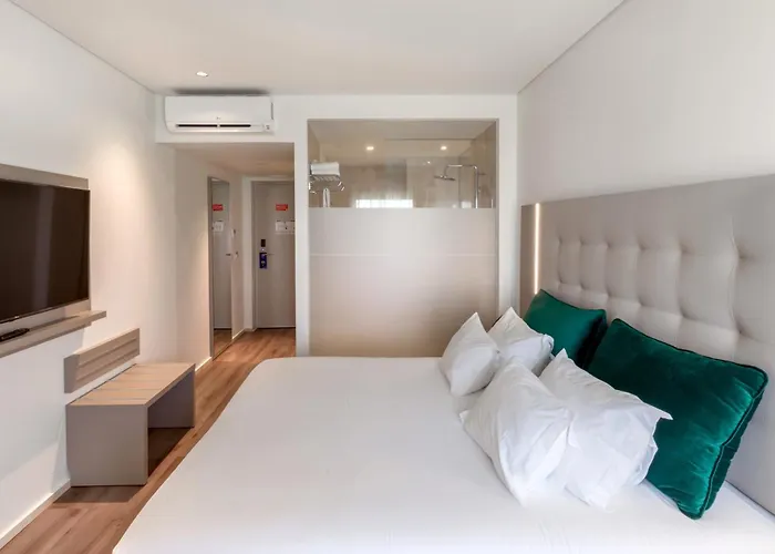 Oporto Airport & Business 4* Maía