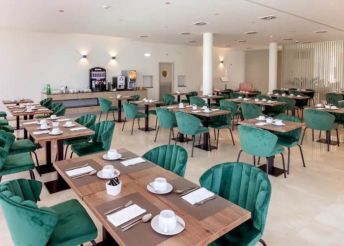 Oporto Airport & Business