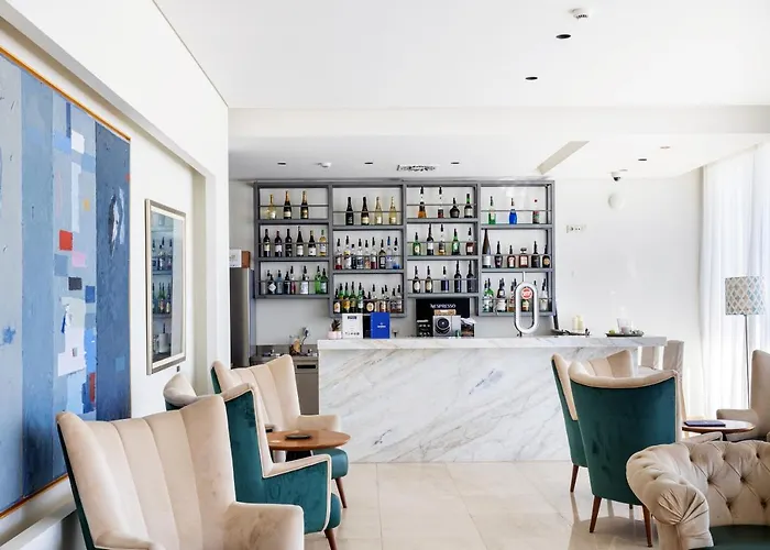 Oporto Airport & Business Hotel Maía