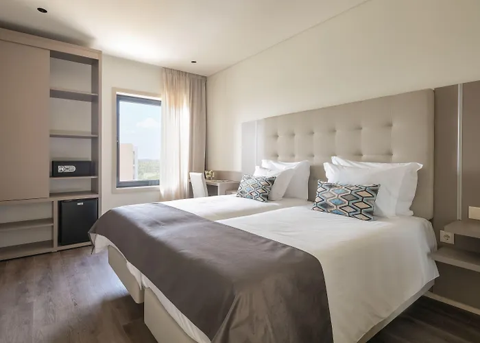 Oporto Airport & Business Hotel Maía