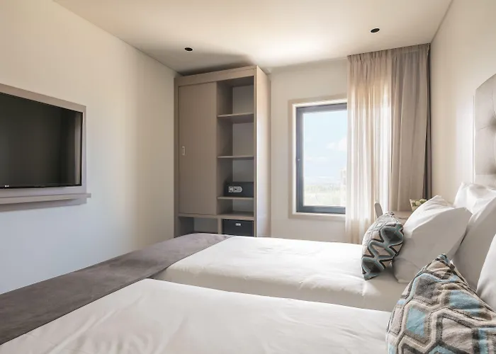 Hotel Oporto Airport & Business 4*