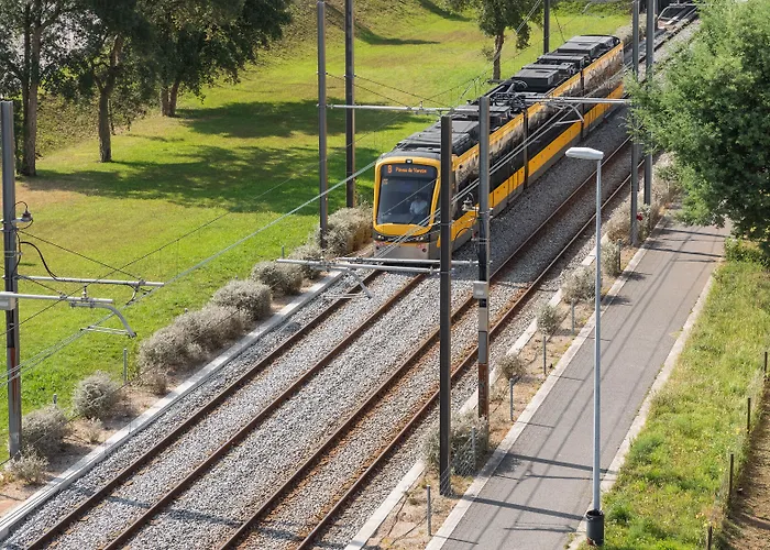 Oporto Airport & Business Hotel 4*