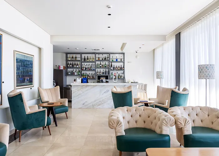 Oporto Airport & Business