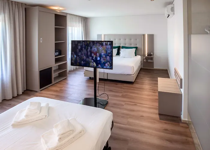 Oporto Airport & Business