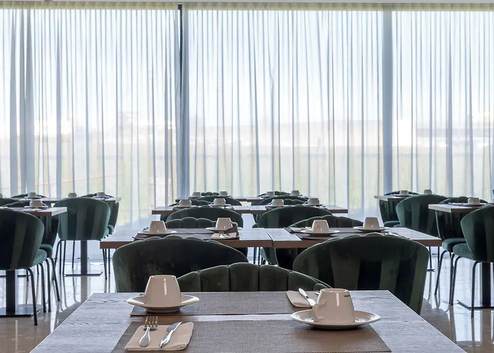 Oporto Airport & Business