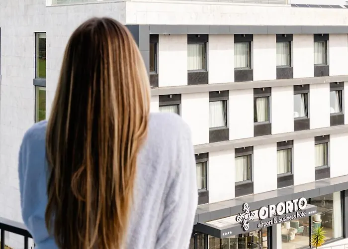 Oporto Airport & Business